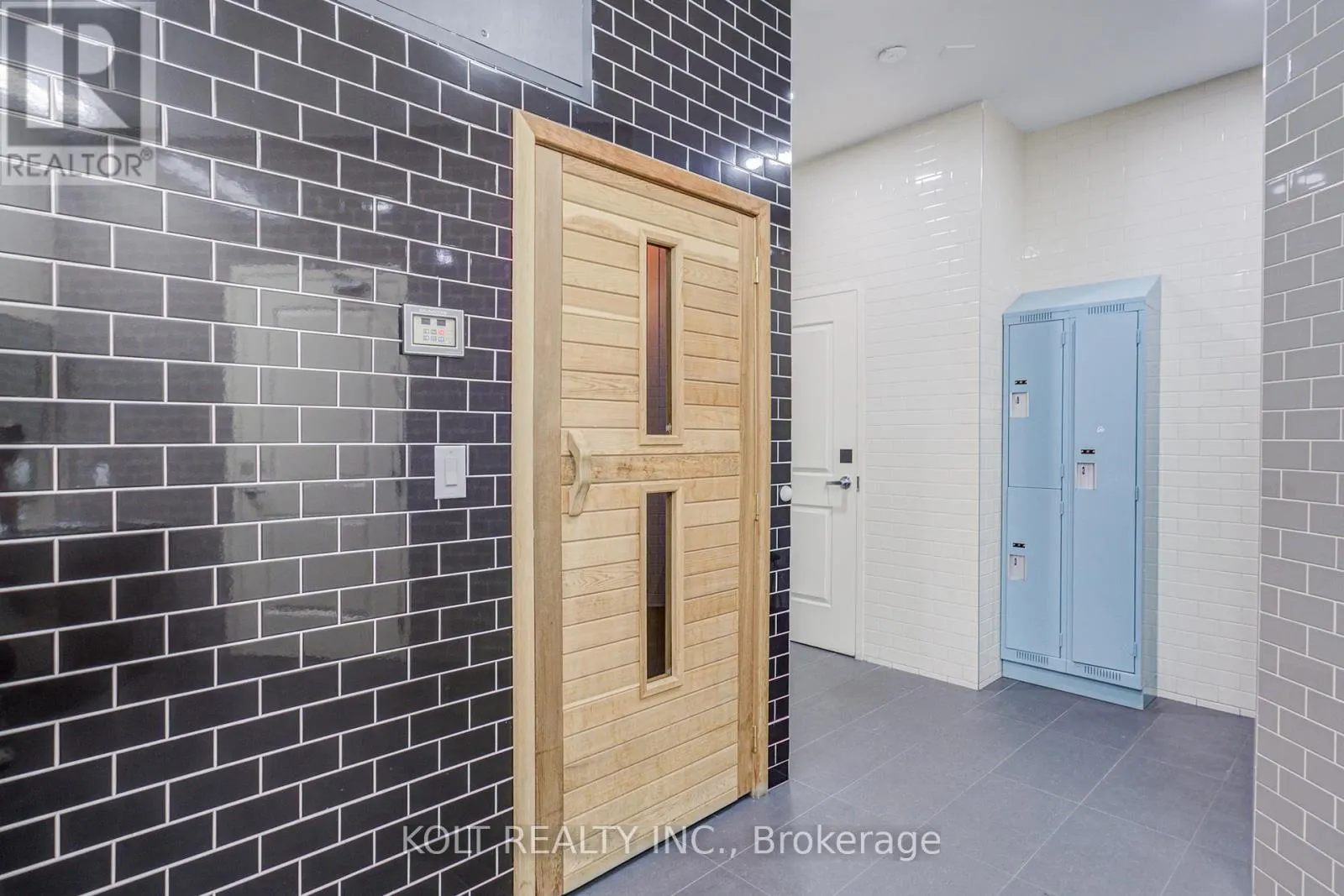 PH1013 - 24 WOODSTREAM BOULEVARD