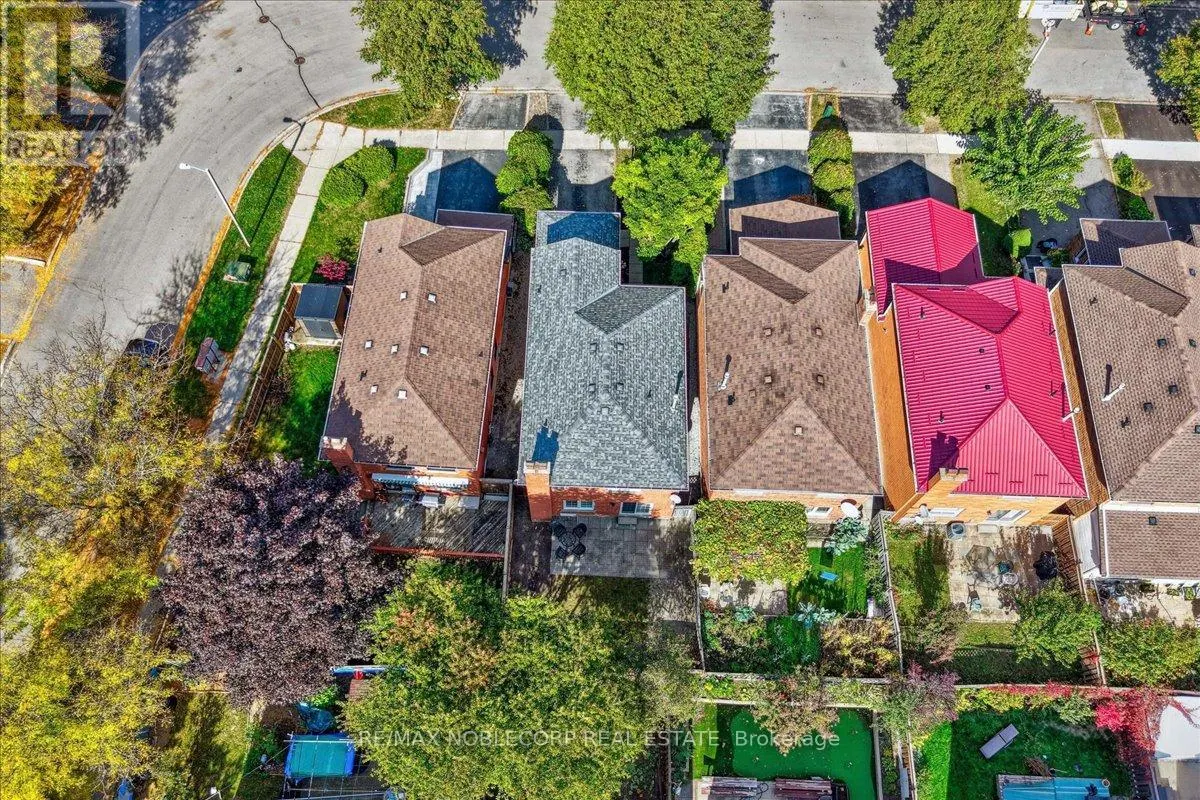 31 MOUNTFIELD CRESCENT