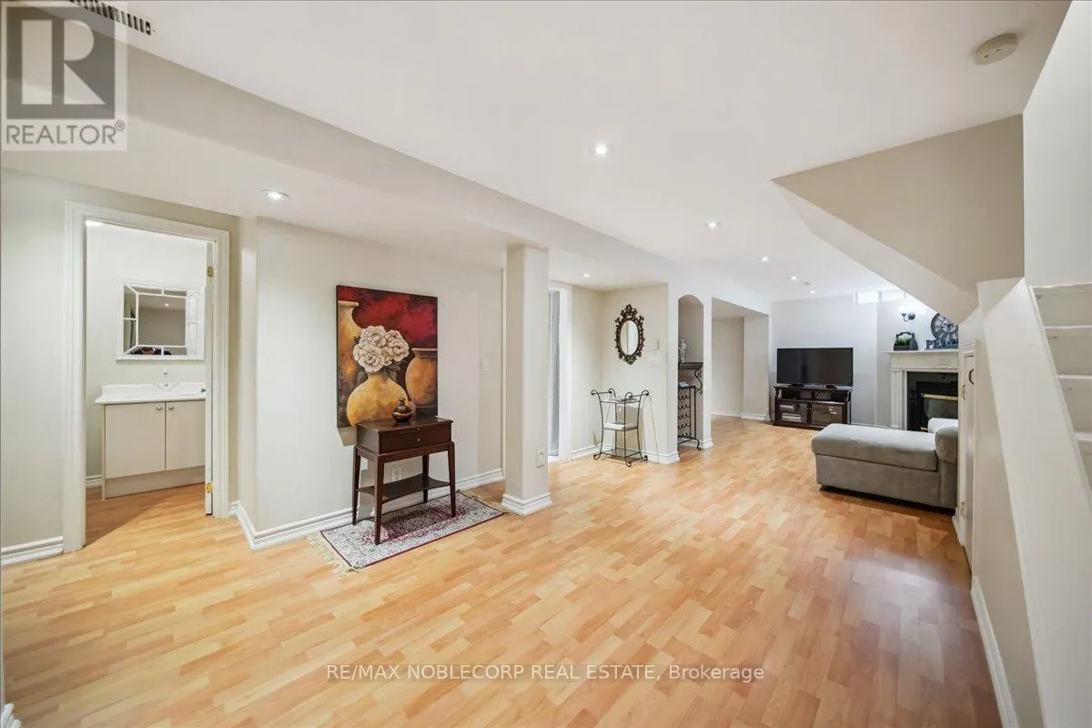 31 MOUNTFIELD CRESCENT