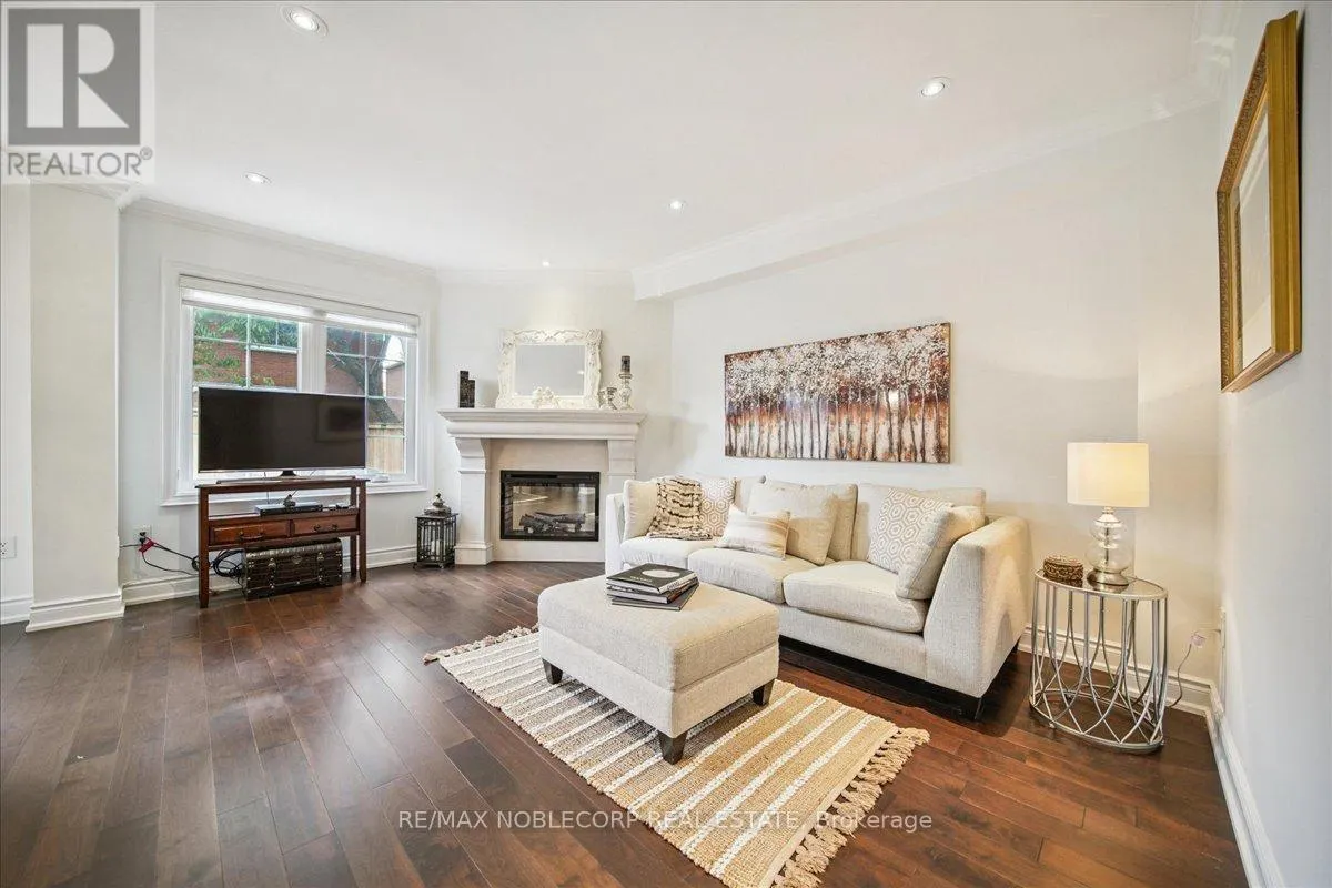 31 MOUNTFIELD CRESCENT