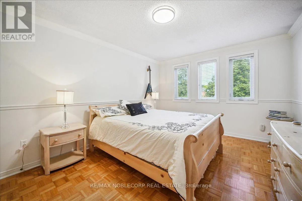 31 MOUNTFIELD CRESCENT