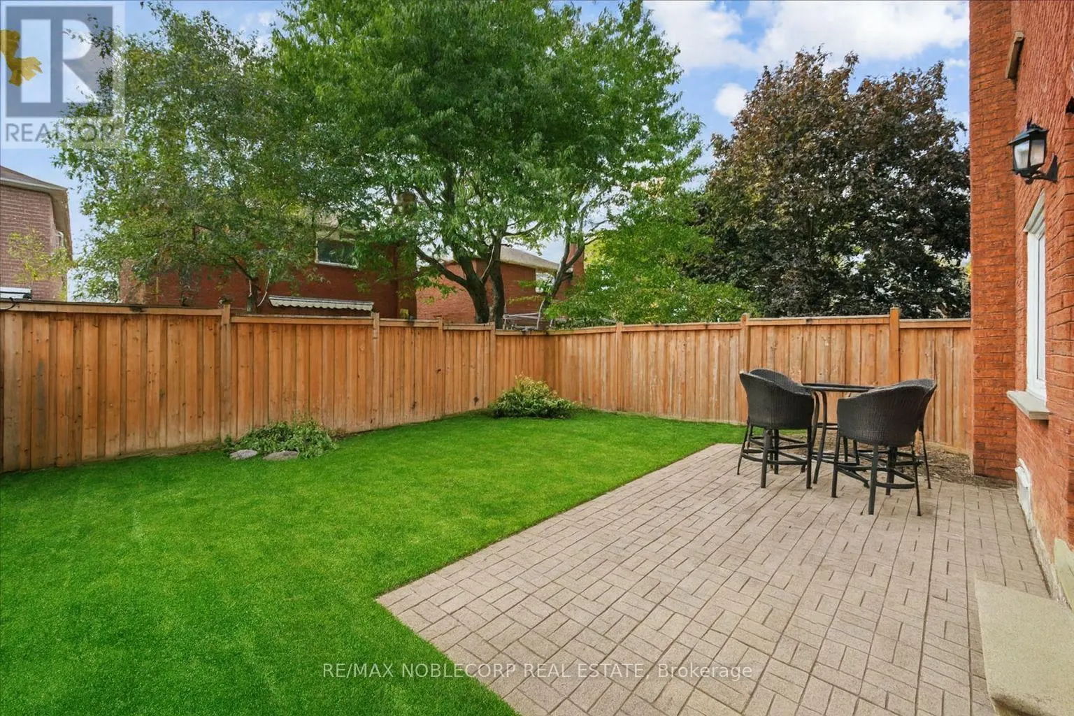 31 MOUNTFIELD CRESCENT