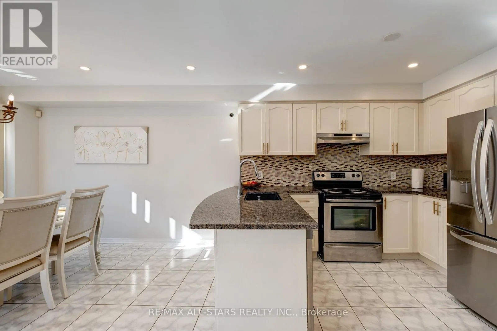211 SOPHIA ROAD