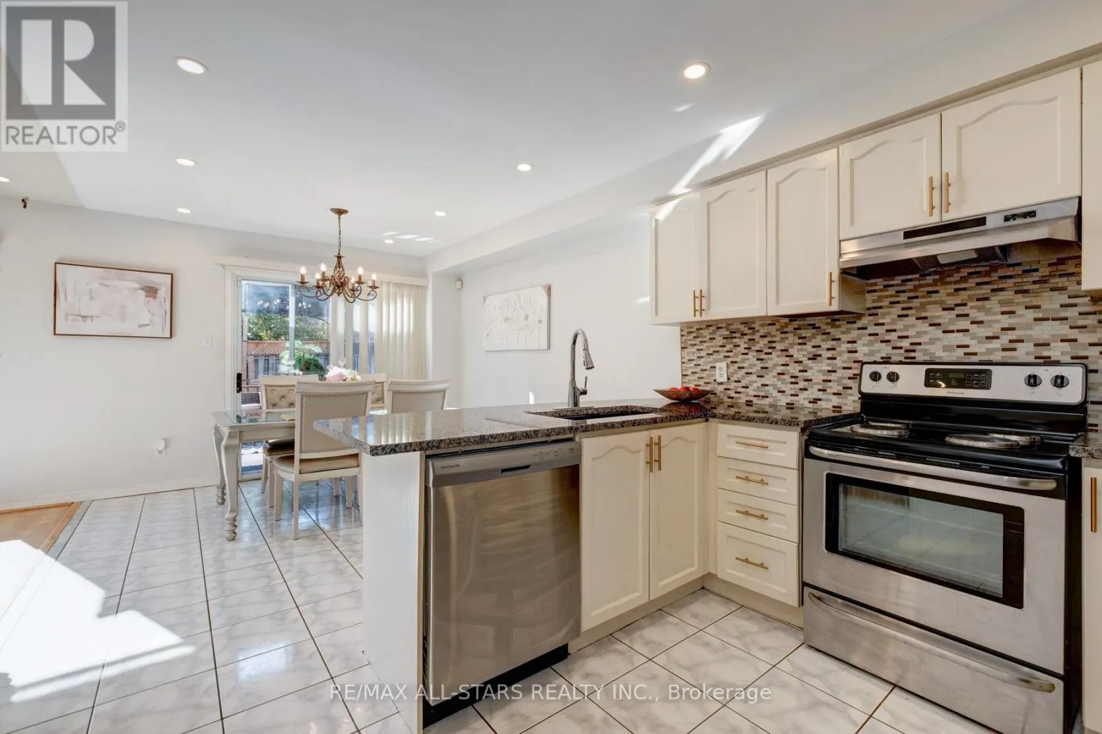 211 SOPHIA ROAD