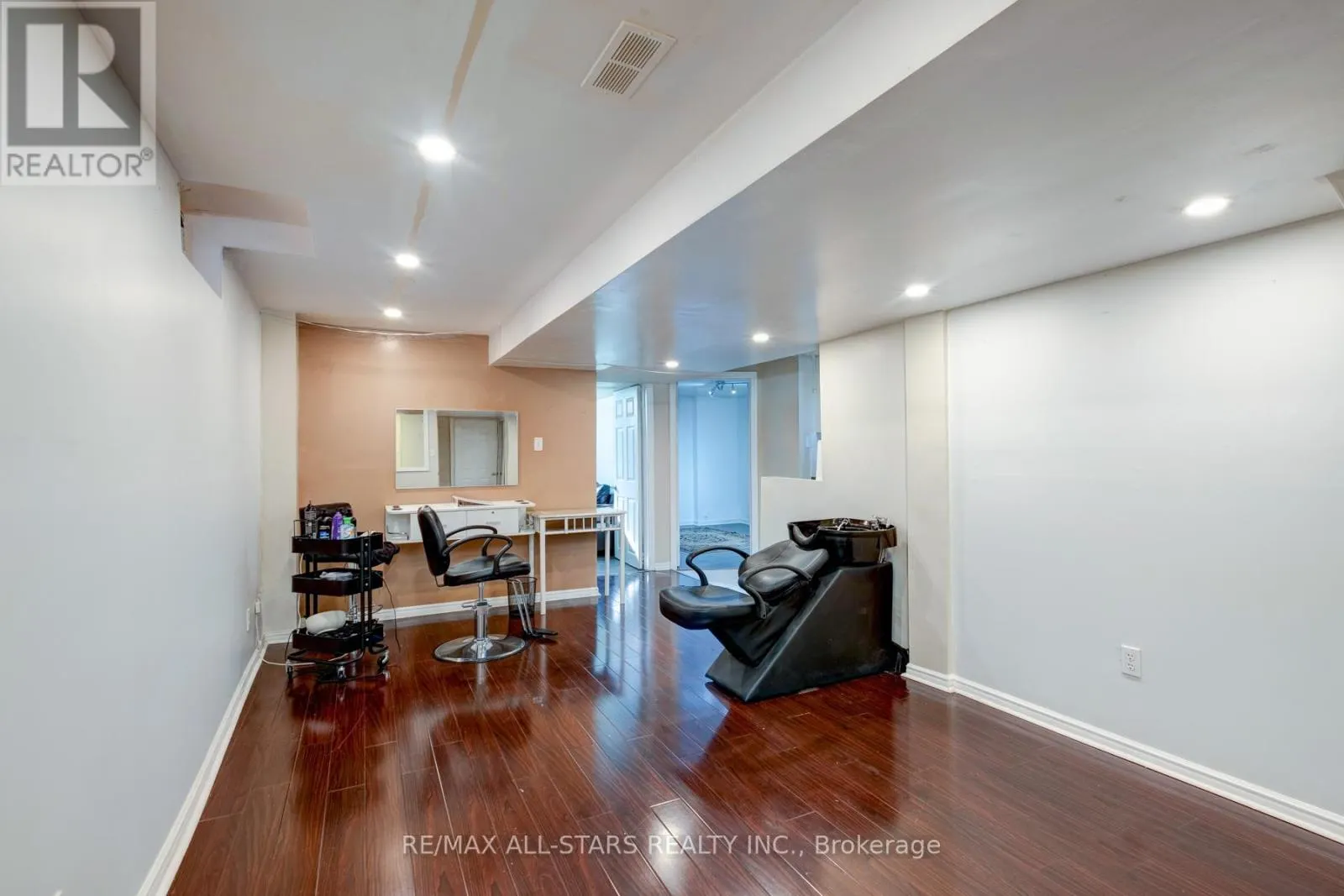 211 SOPHIA ROAD