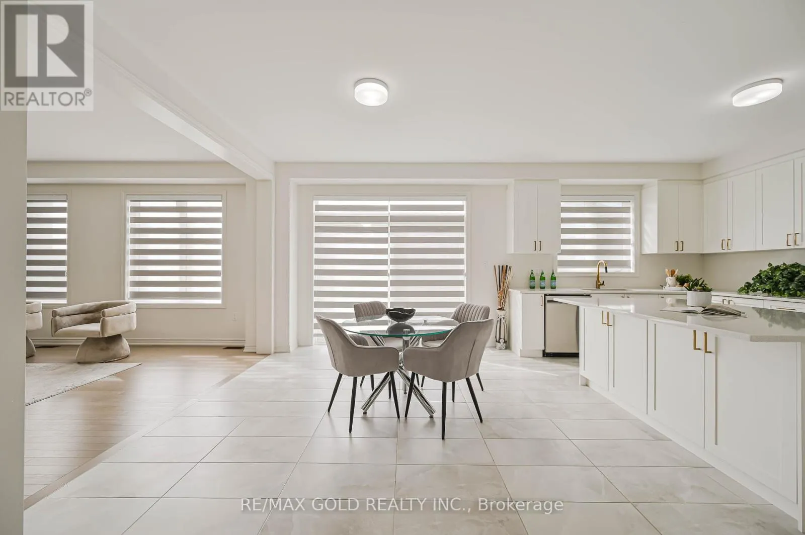 15 SANDHILL CRESCENT