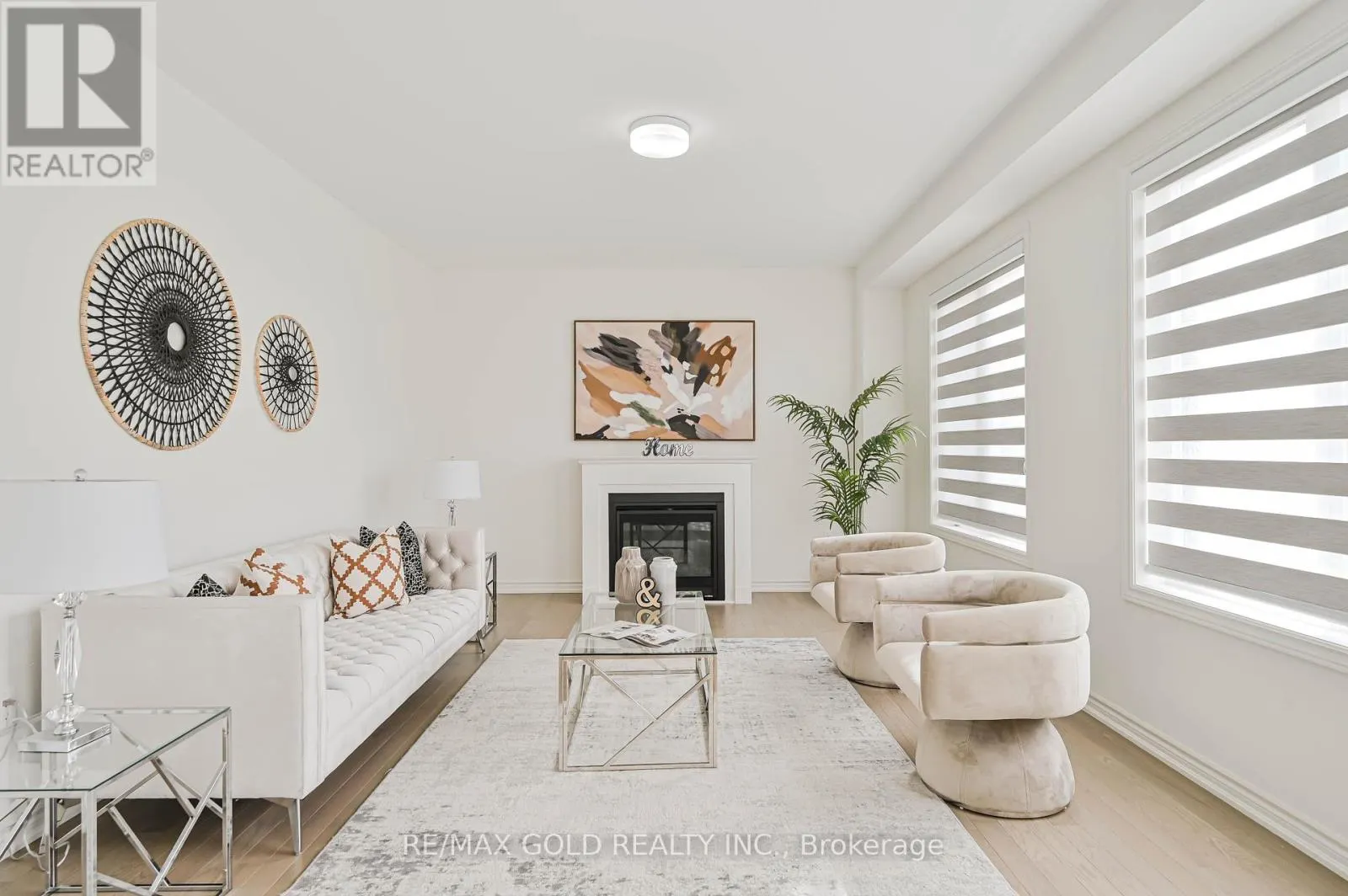 15 SANDHILL CRESCENT