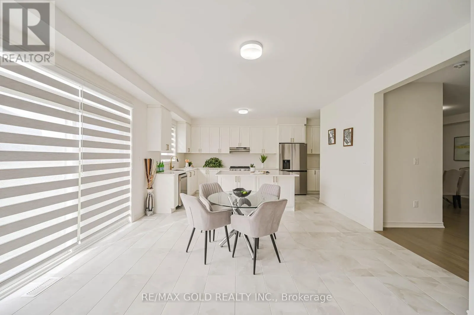15 SANDHILL CRESCENT