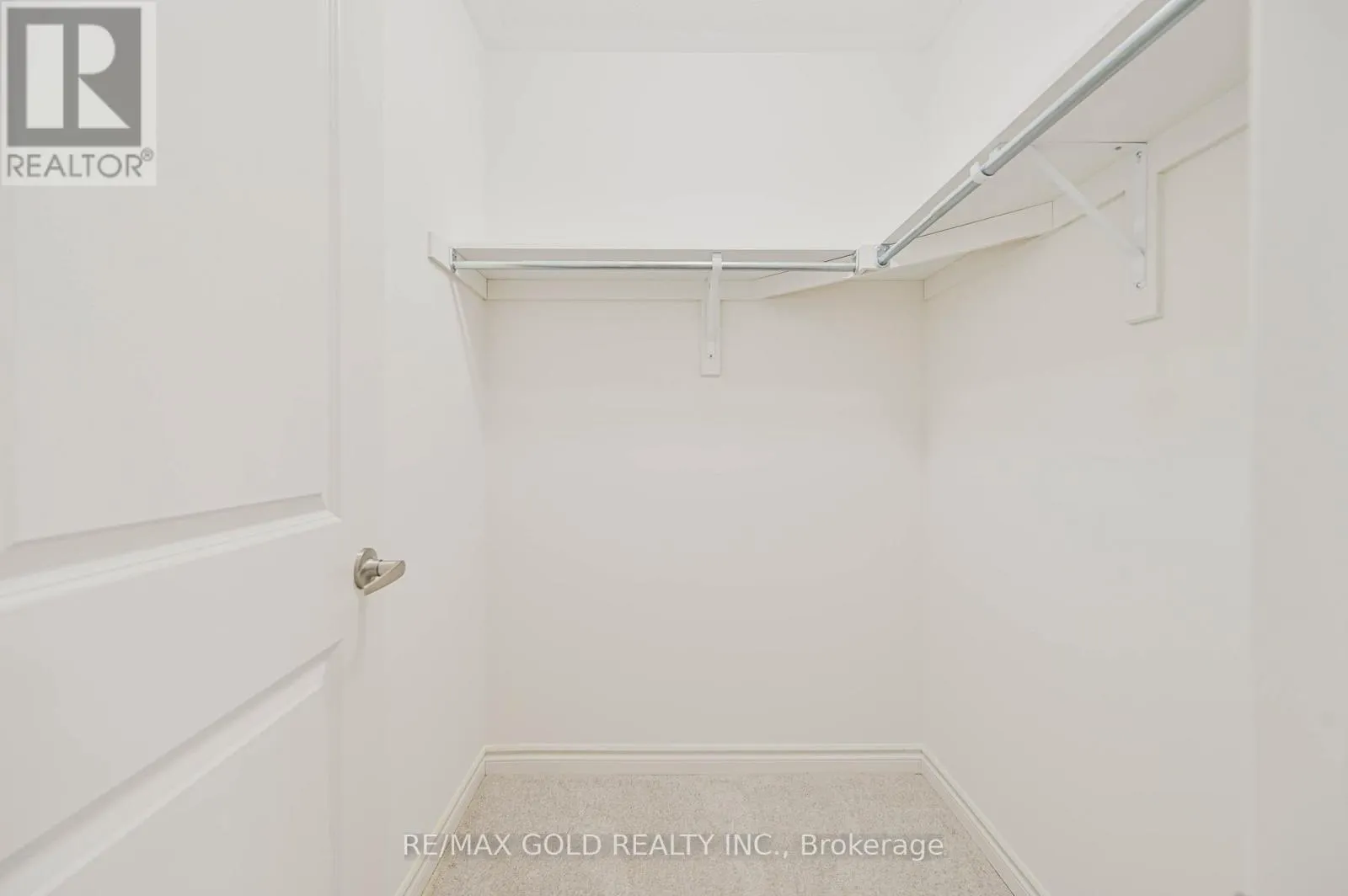 15 SANDHILL CRESCENT
