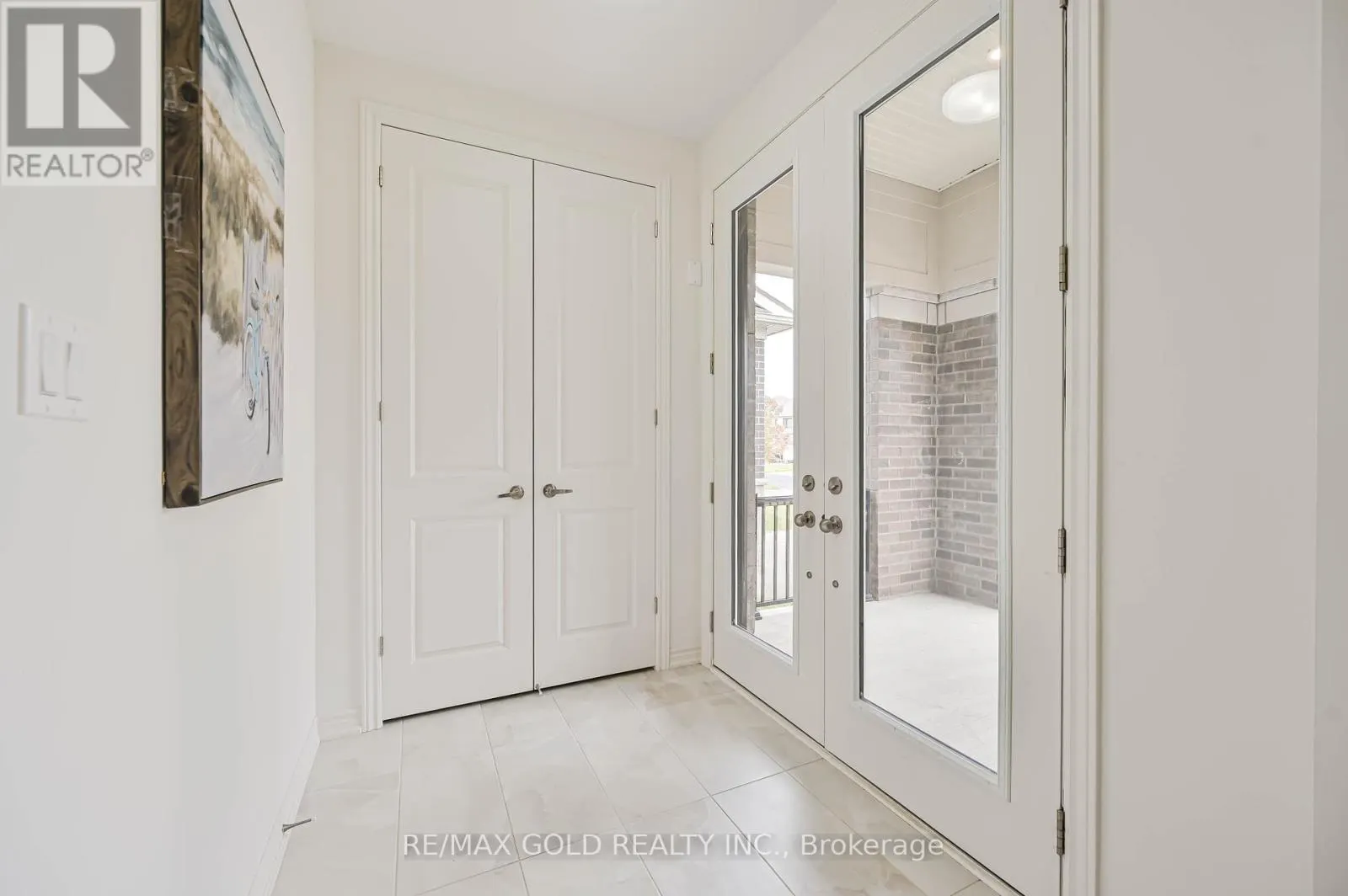 15 SANDHILL CRESCENT