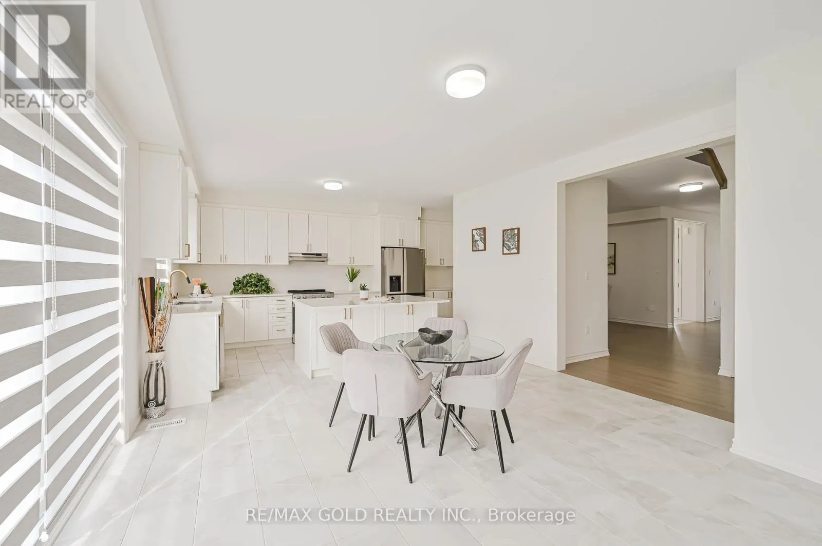 15 SANDHILL CRESCENT