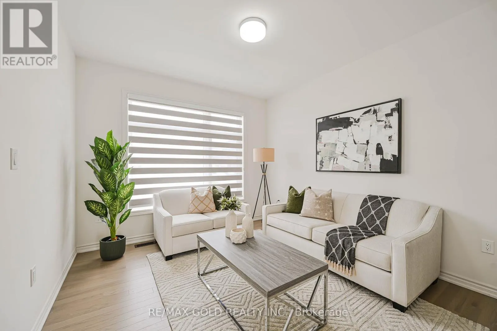 15 SANDHILL CRESCENT