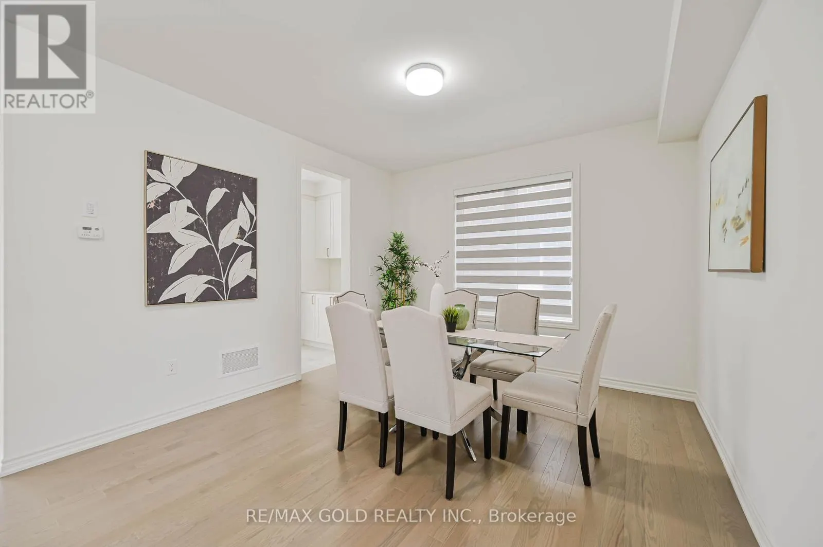 15 SANDHILL CRESCENT