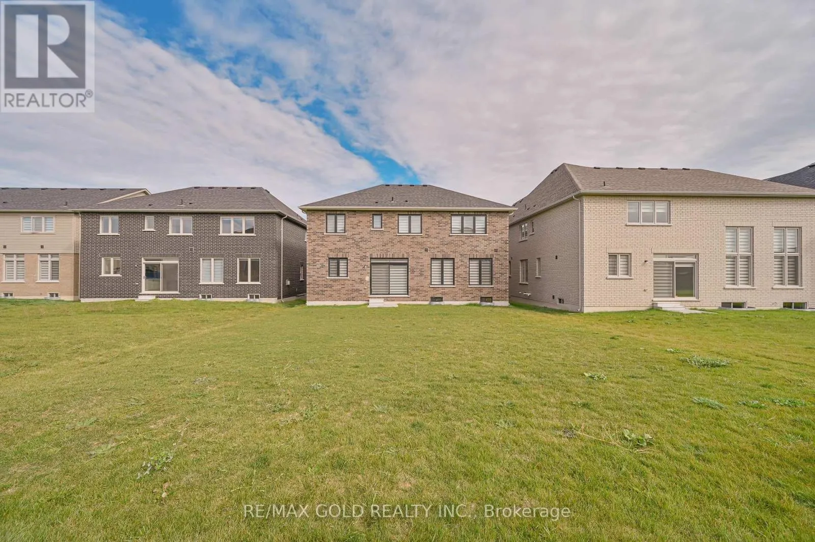 15 SANDHILL CRESCENT