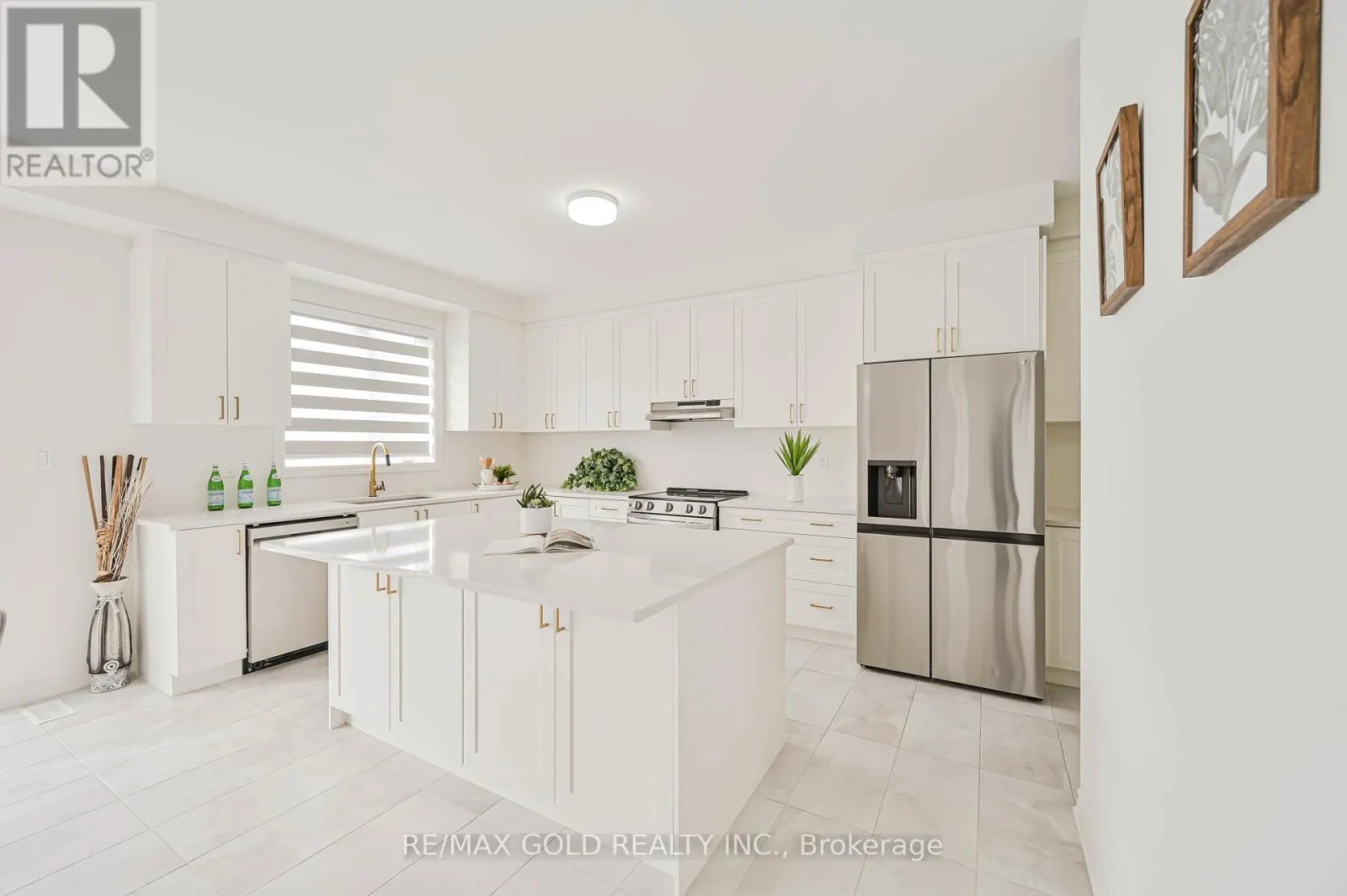 15 SANDHILL CRESCENT