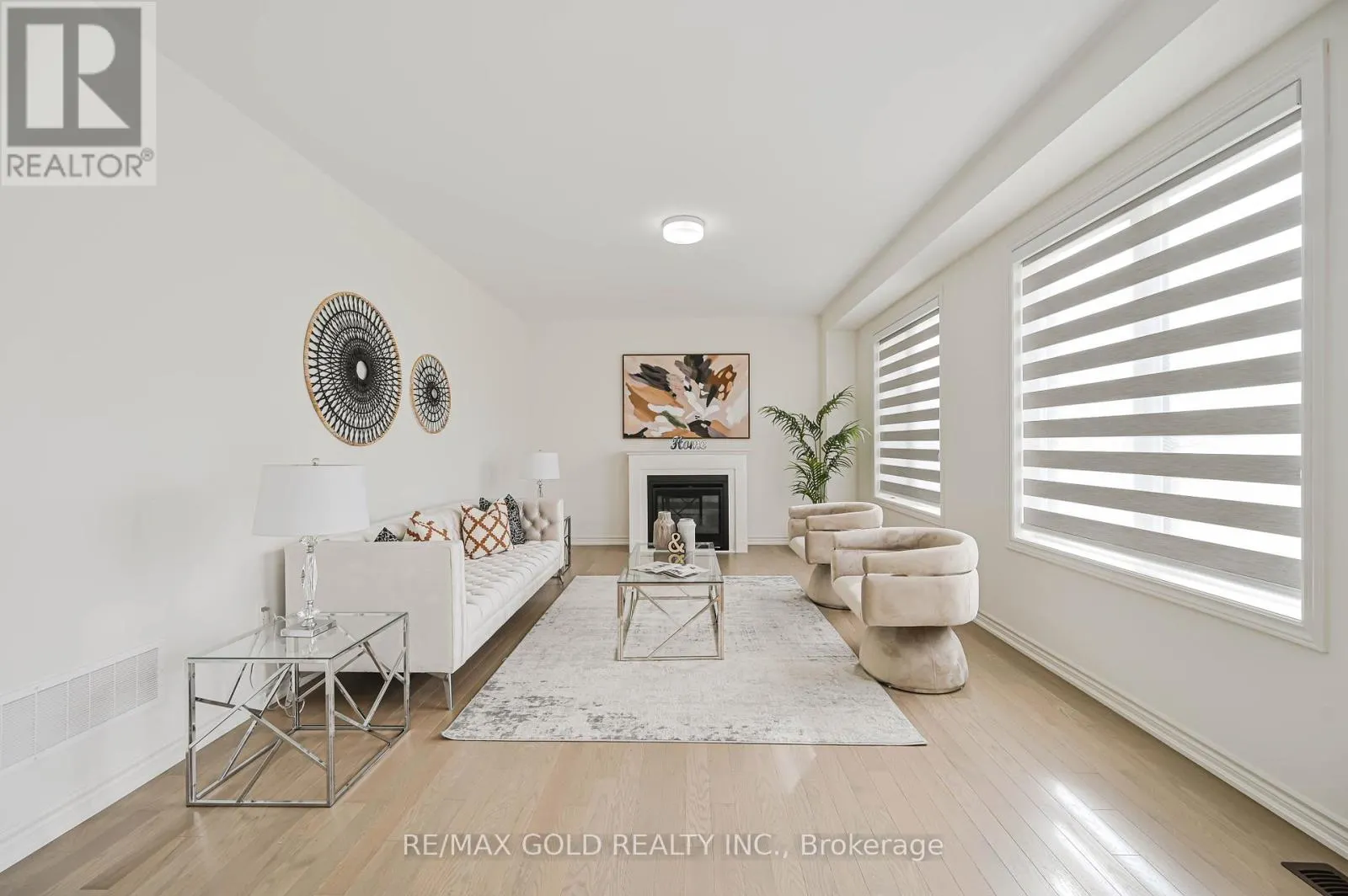 15 SANDHILL CRESCENT
