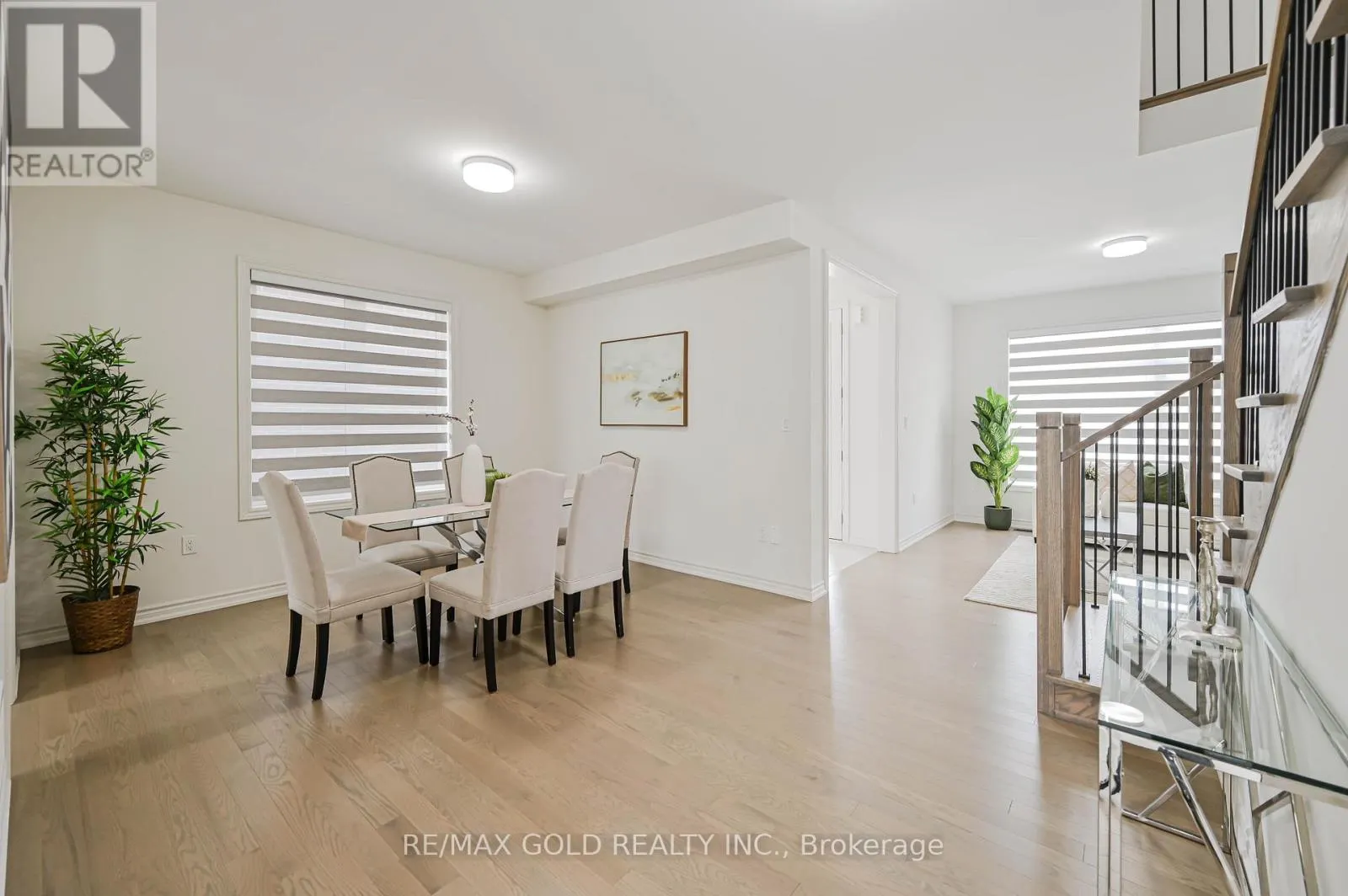15 SANDHILL CRESCENT
