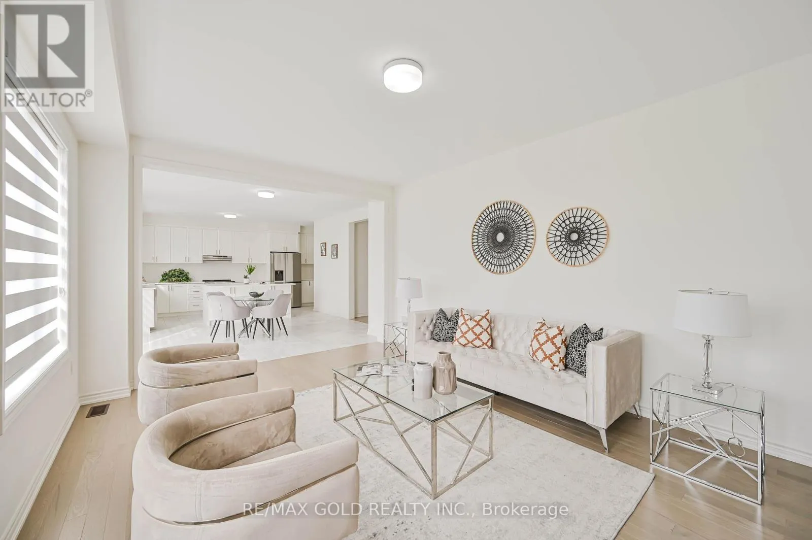 15 SANDHILL CRESCENT
