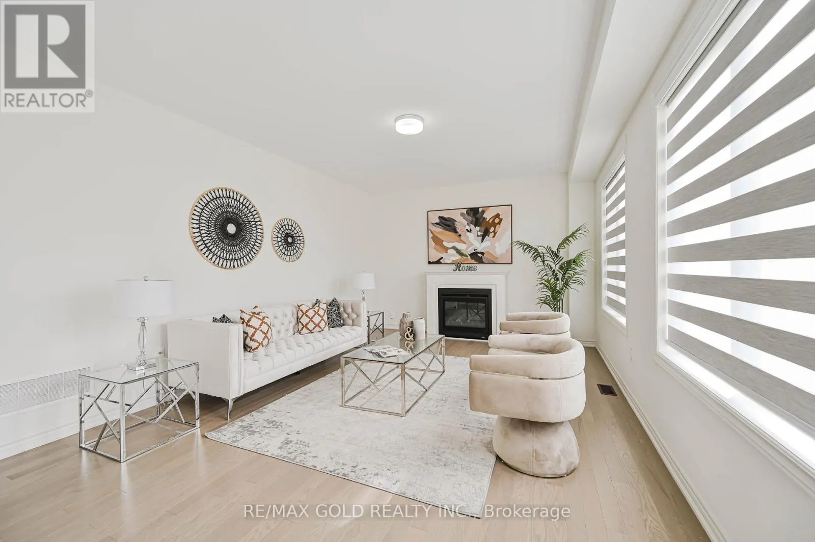 15 SANDHILL CRESCENT