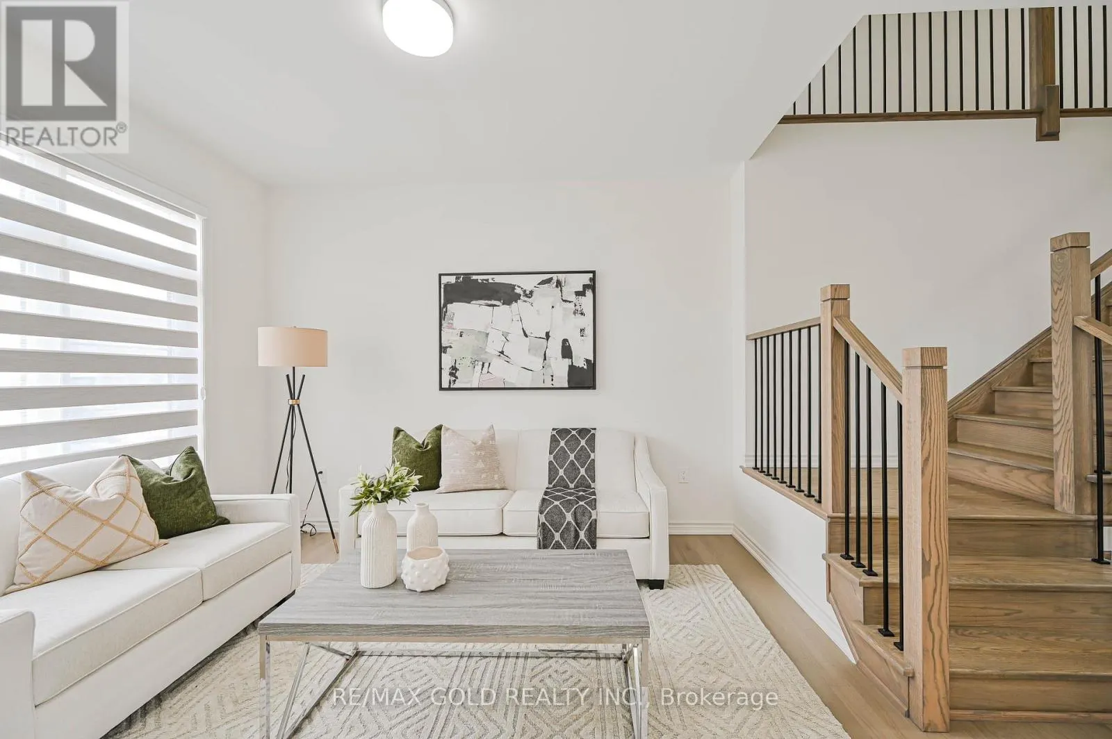 15 SANDHILL CRESCENT
