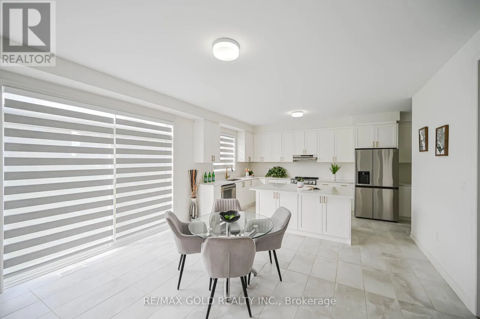 15 SANDHILL CRESCENT