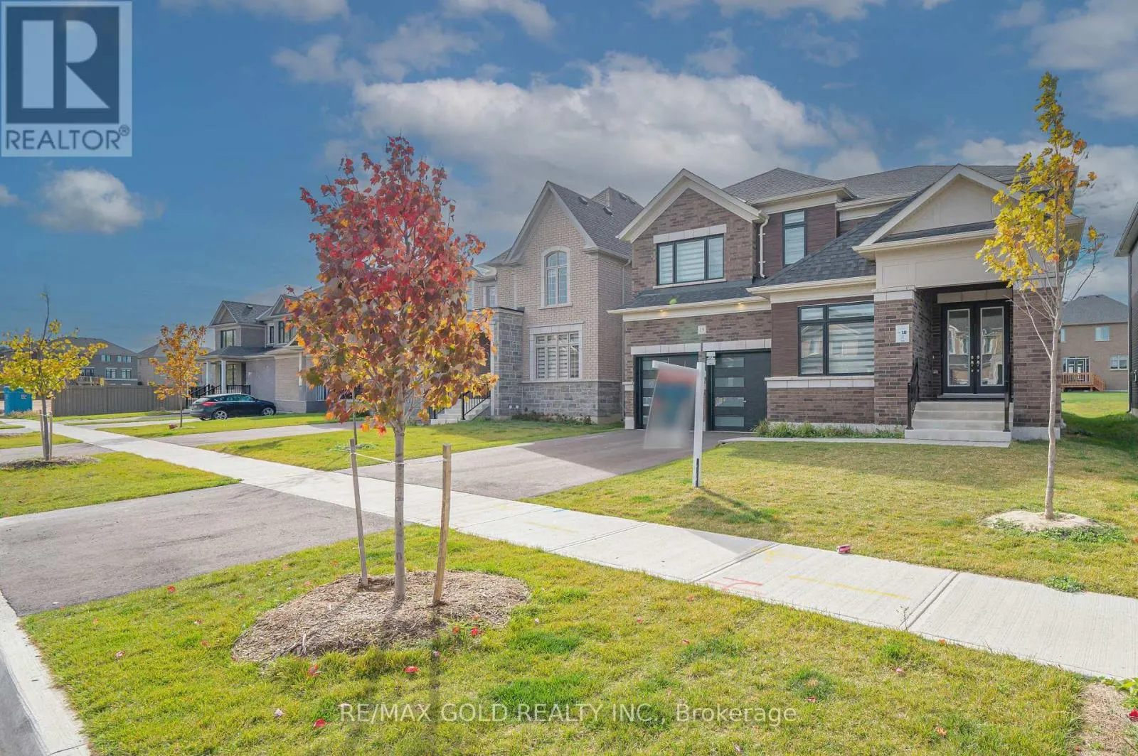 15 SANDHILL CRESCENT