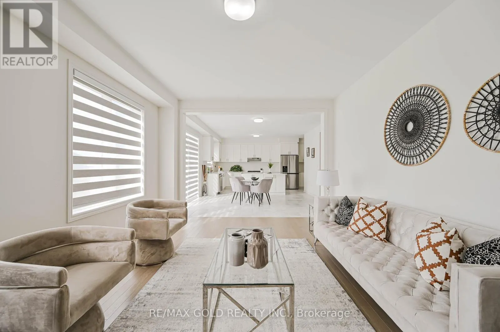 15 SANDHILL CRESCENT