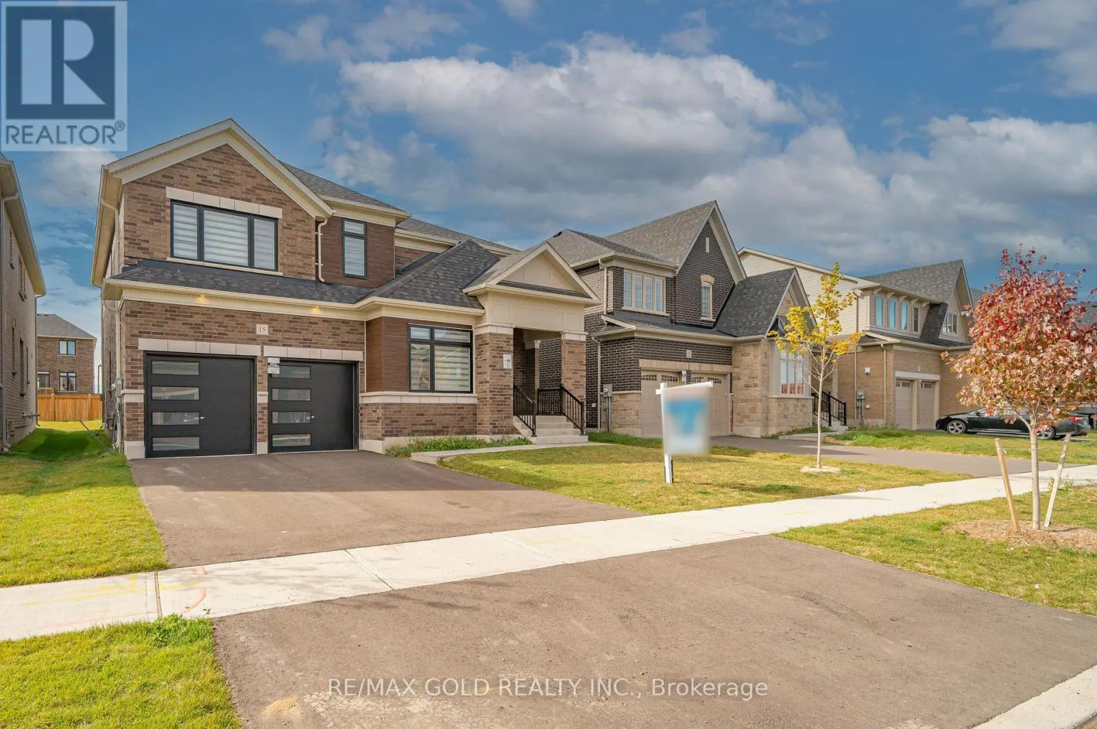 15 SANDHILL CRESCENT