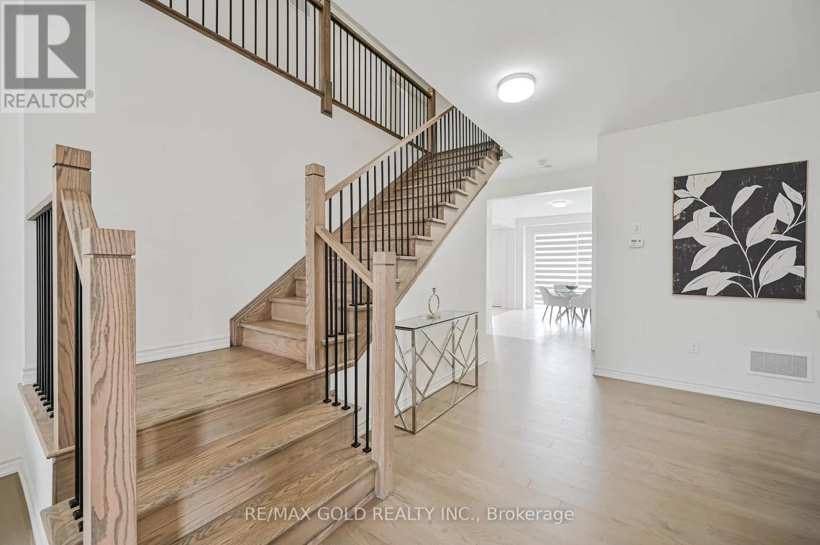 15 SANDHILL CRESCENT