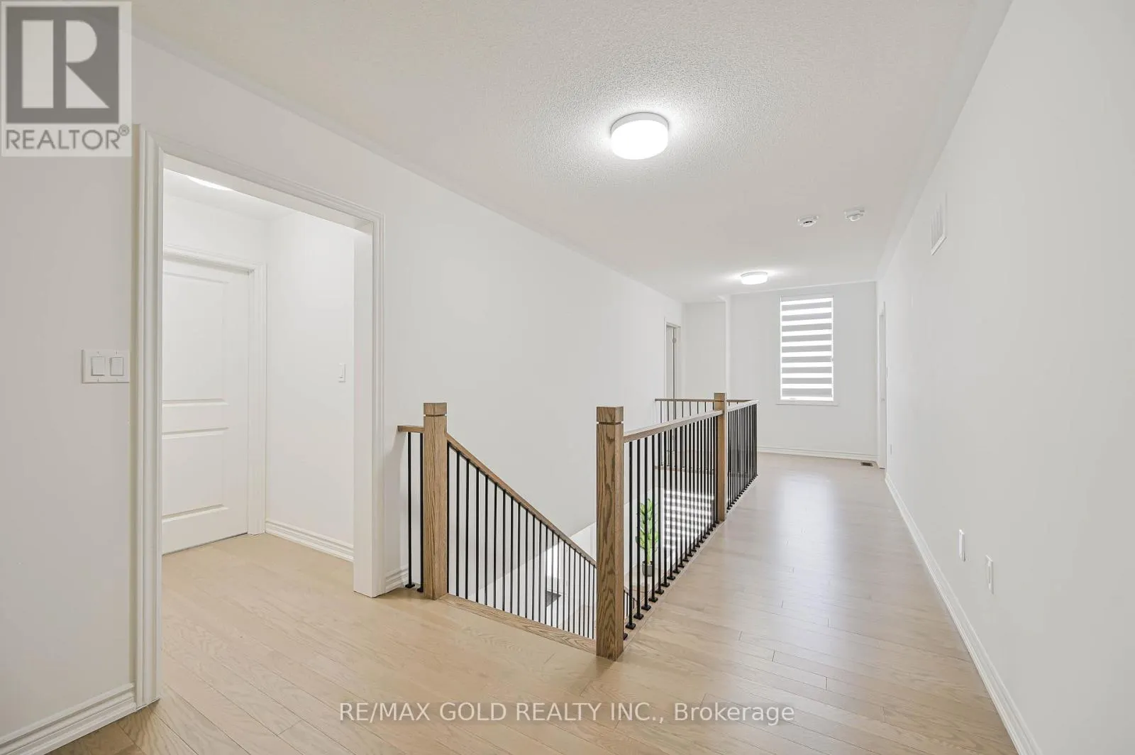 15 SANDHILL CRESCENT