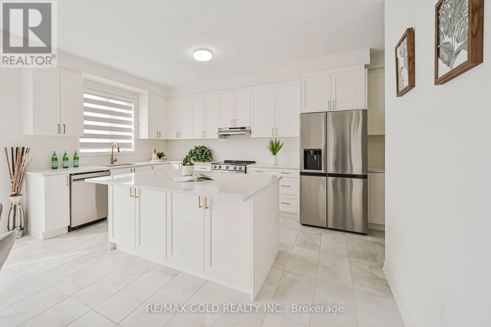 15 SANDHILL CRESCENT