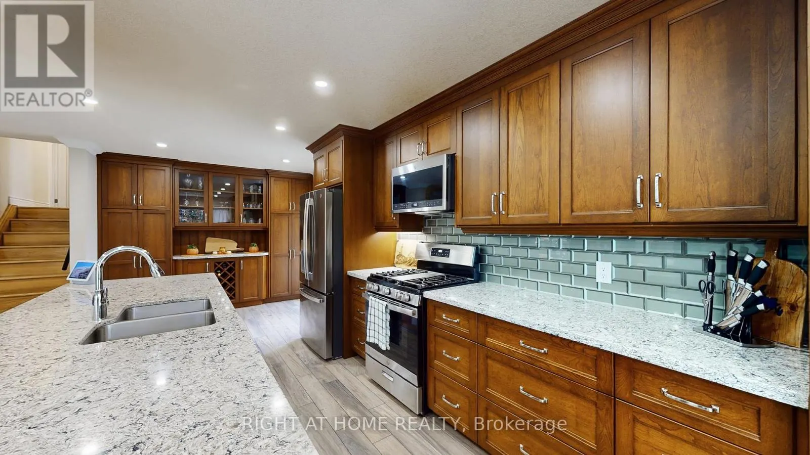 5 GLENDALE AVENUE