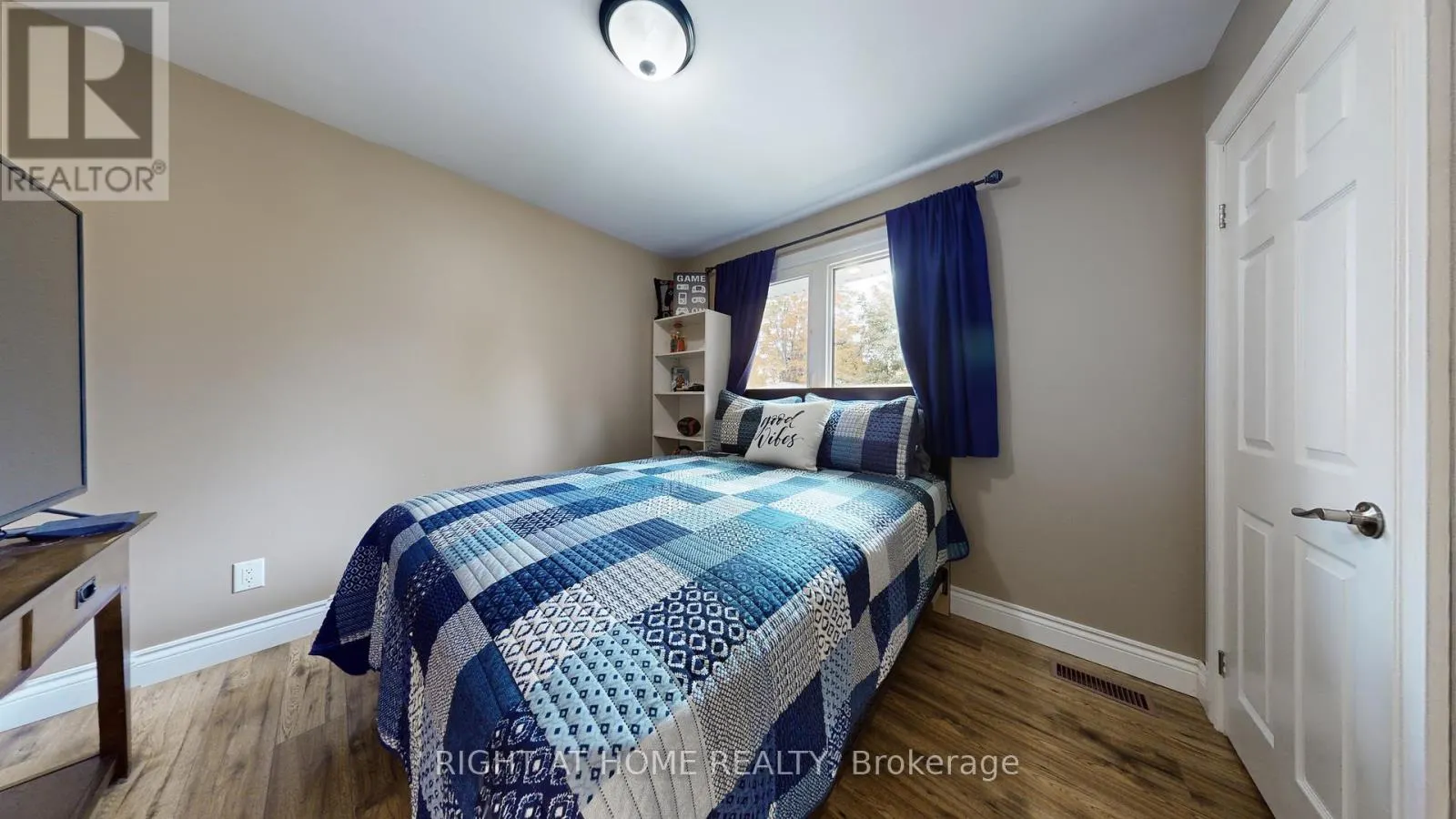5 GLENDALE AVENUE