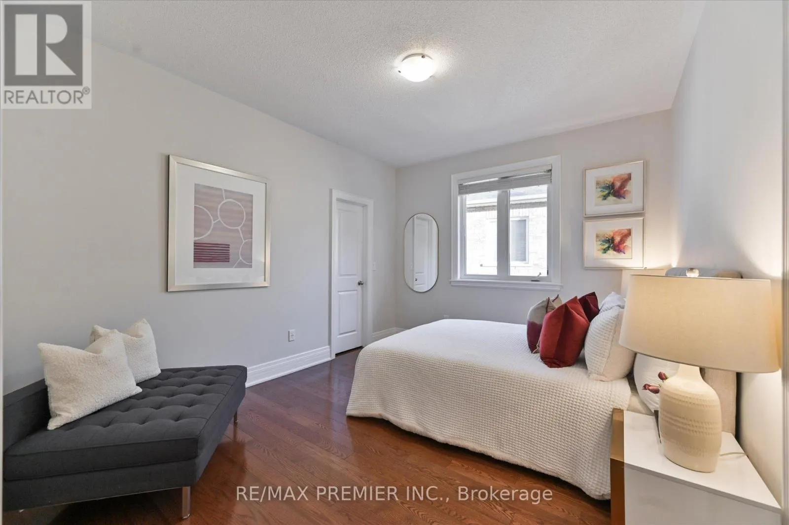 64 HEINTZMAN CRESCENT