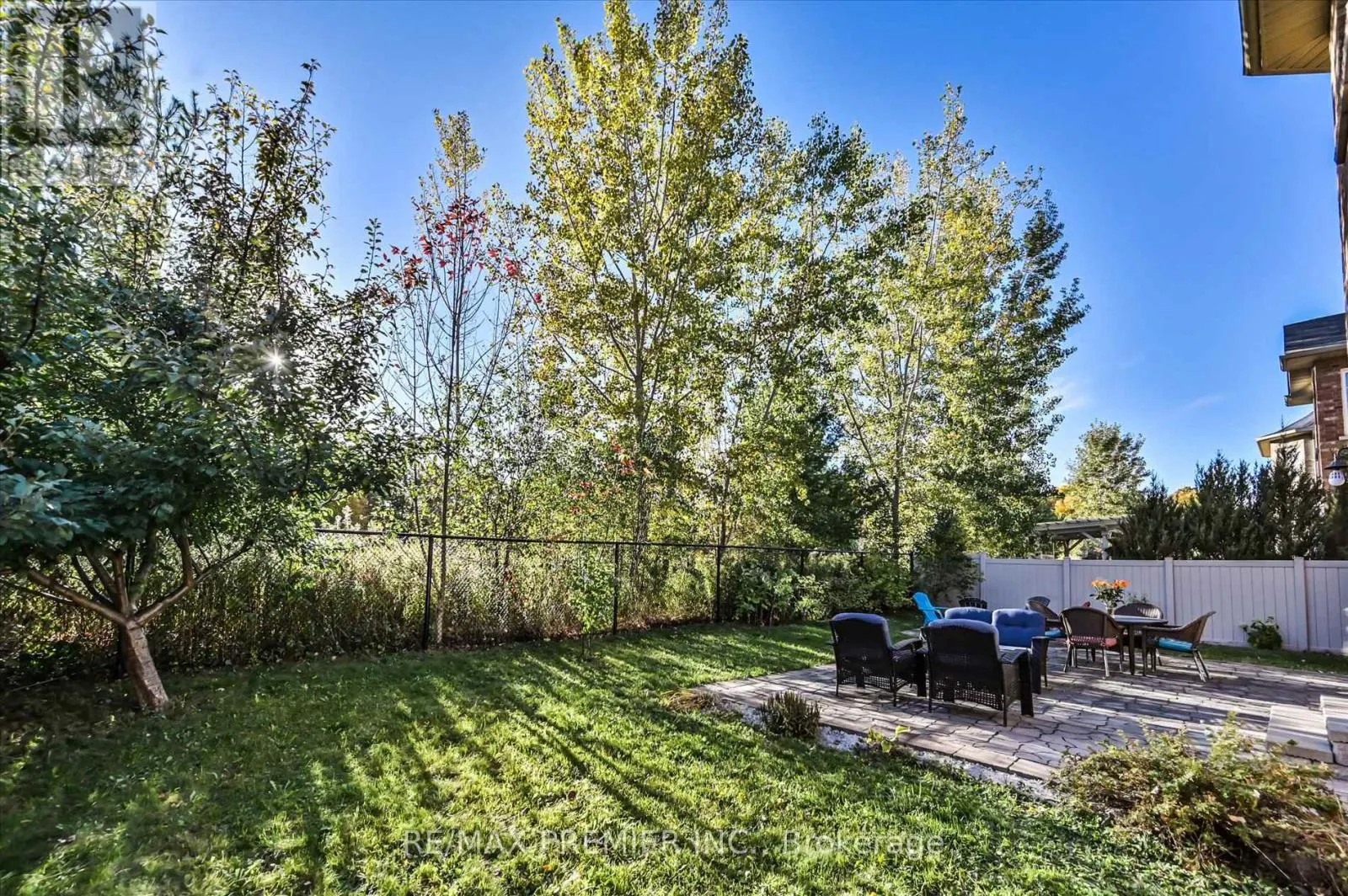 64 HEINTZMAN CRESCENT