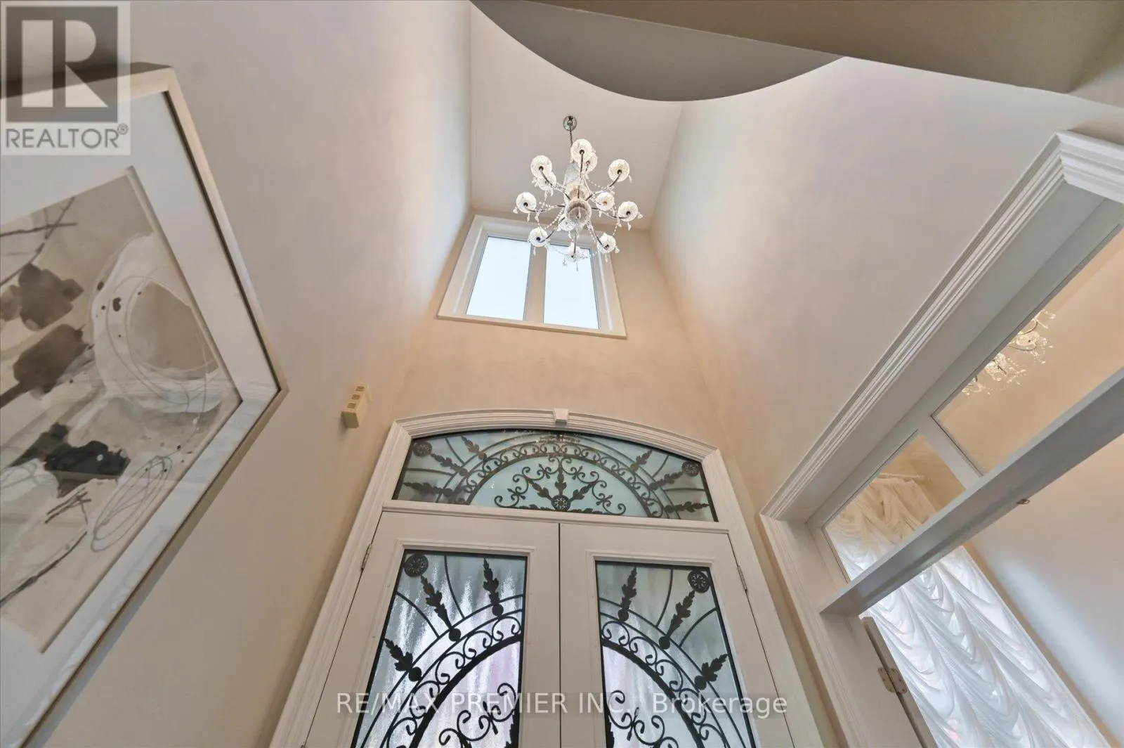 64 HEINTZMAN CRESCENT