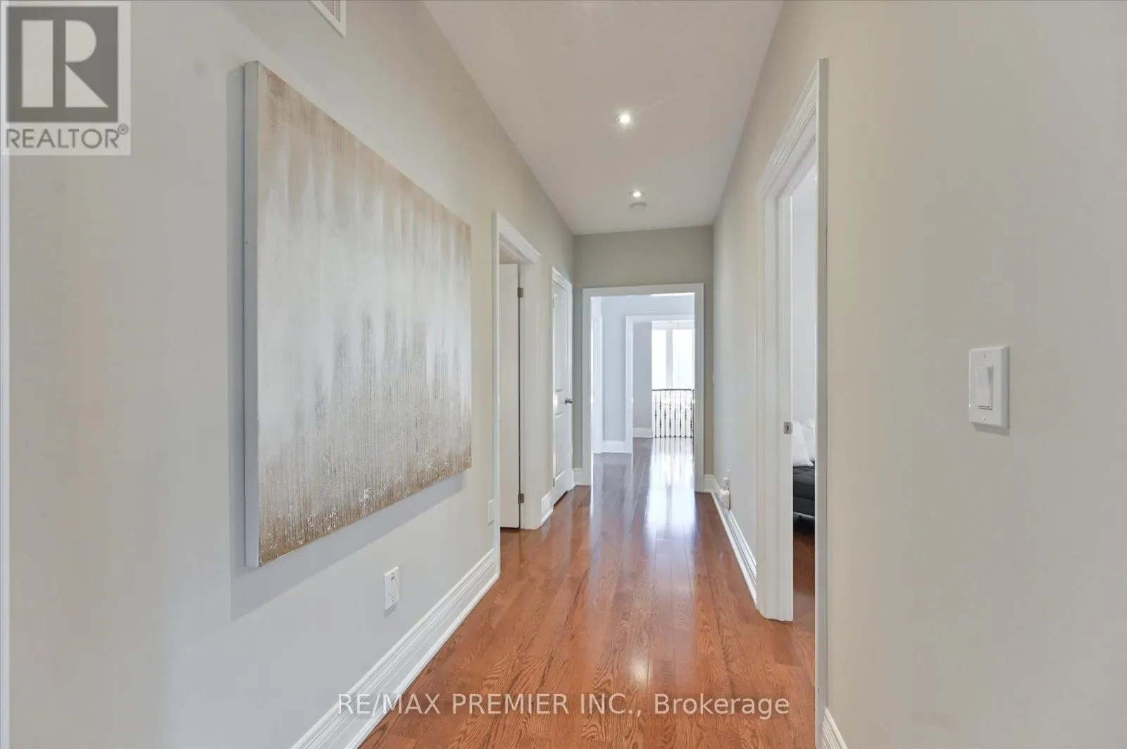 64 HEINTZMAN CRESCENT