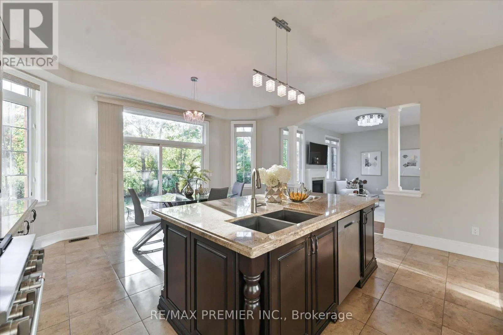 64 HEINTZMAN CRESCENT