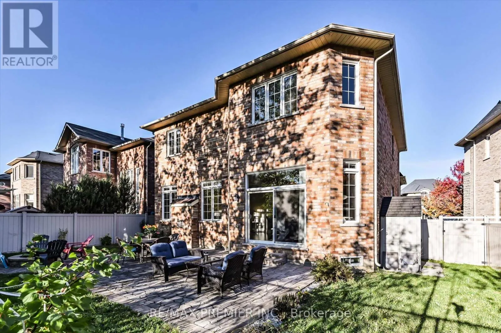 64 HEINTZMAN CRESCENT