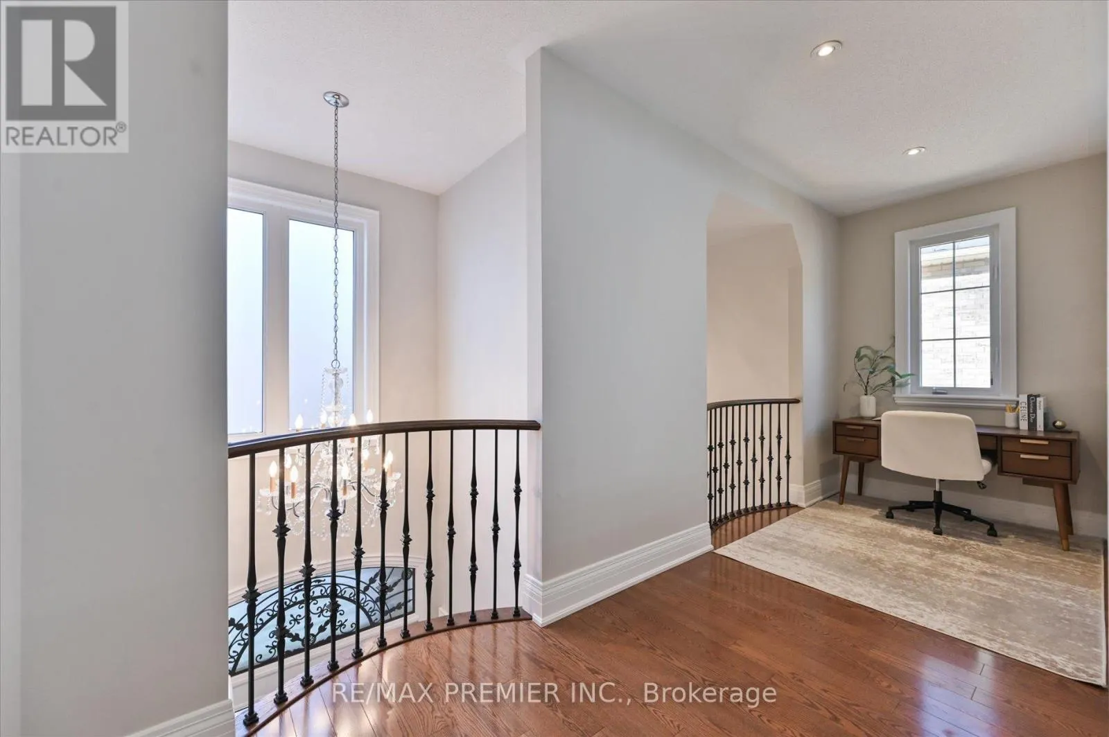 64 HEINTZMAN CRESCENT