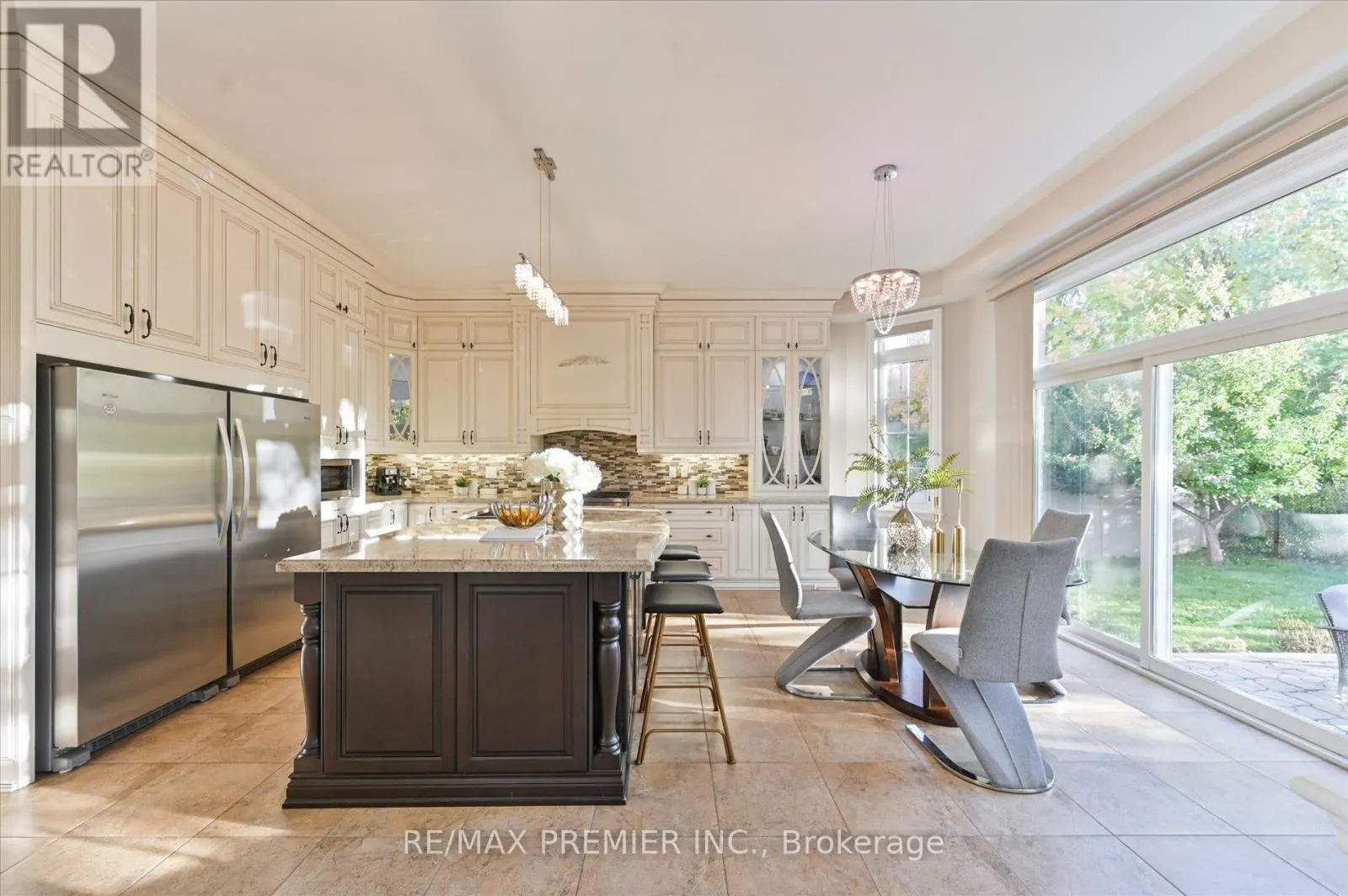 64 HEINTZMAN CRESCENT
