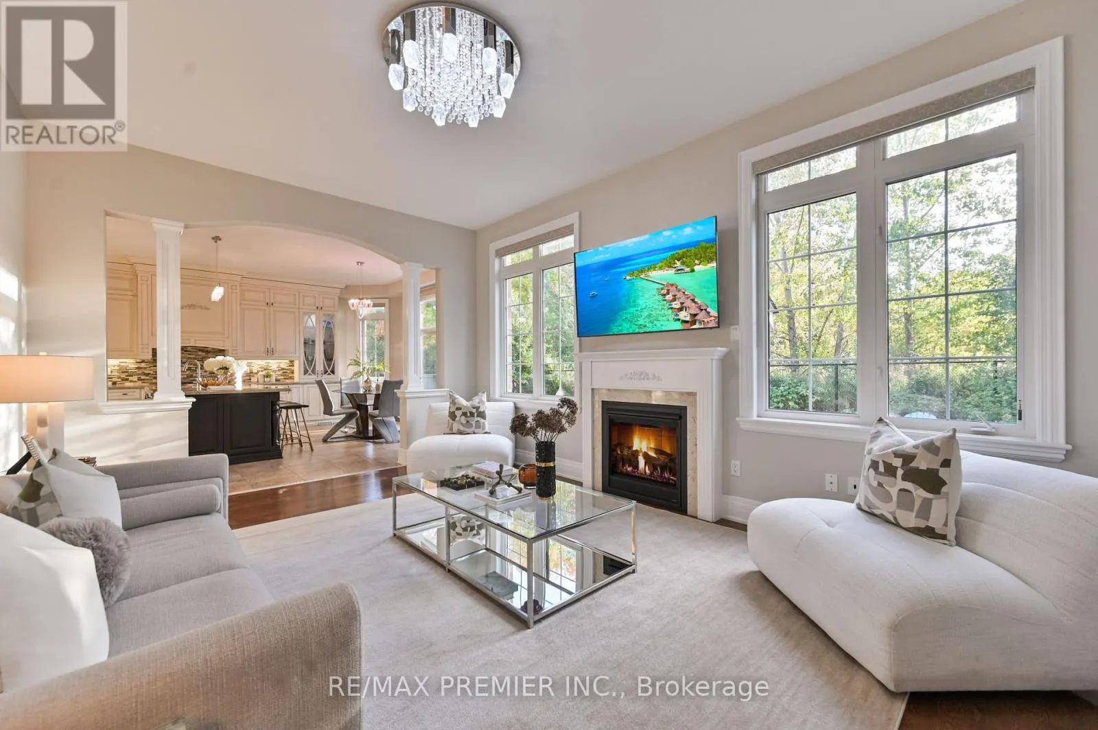 64 HEINTZMAN CRESCENT