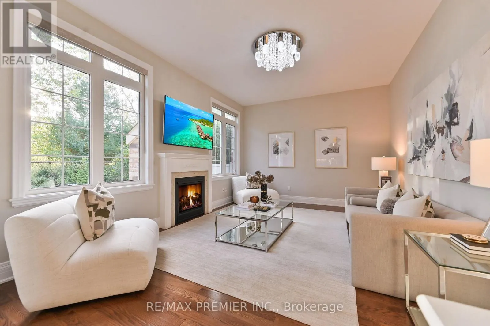 64 HEINTZMAN CRESCENT
