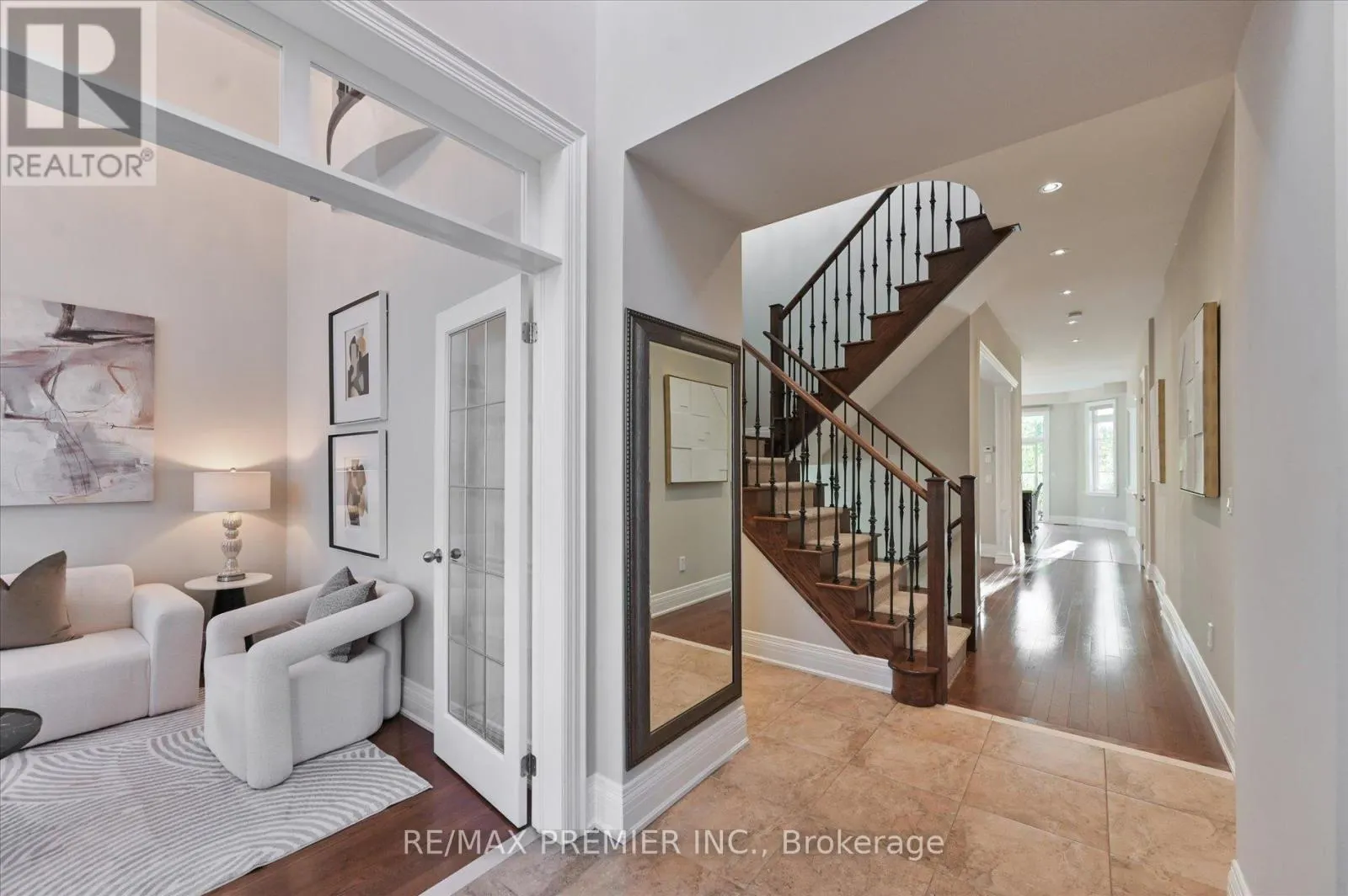 64 HEINTZMAN CRESCENT