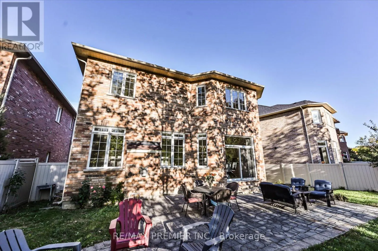 64 HEINTZMAN CRESCENT