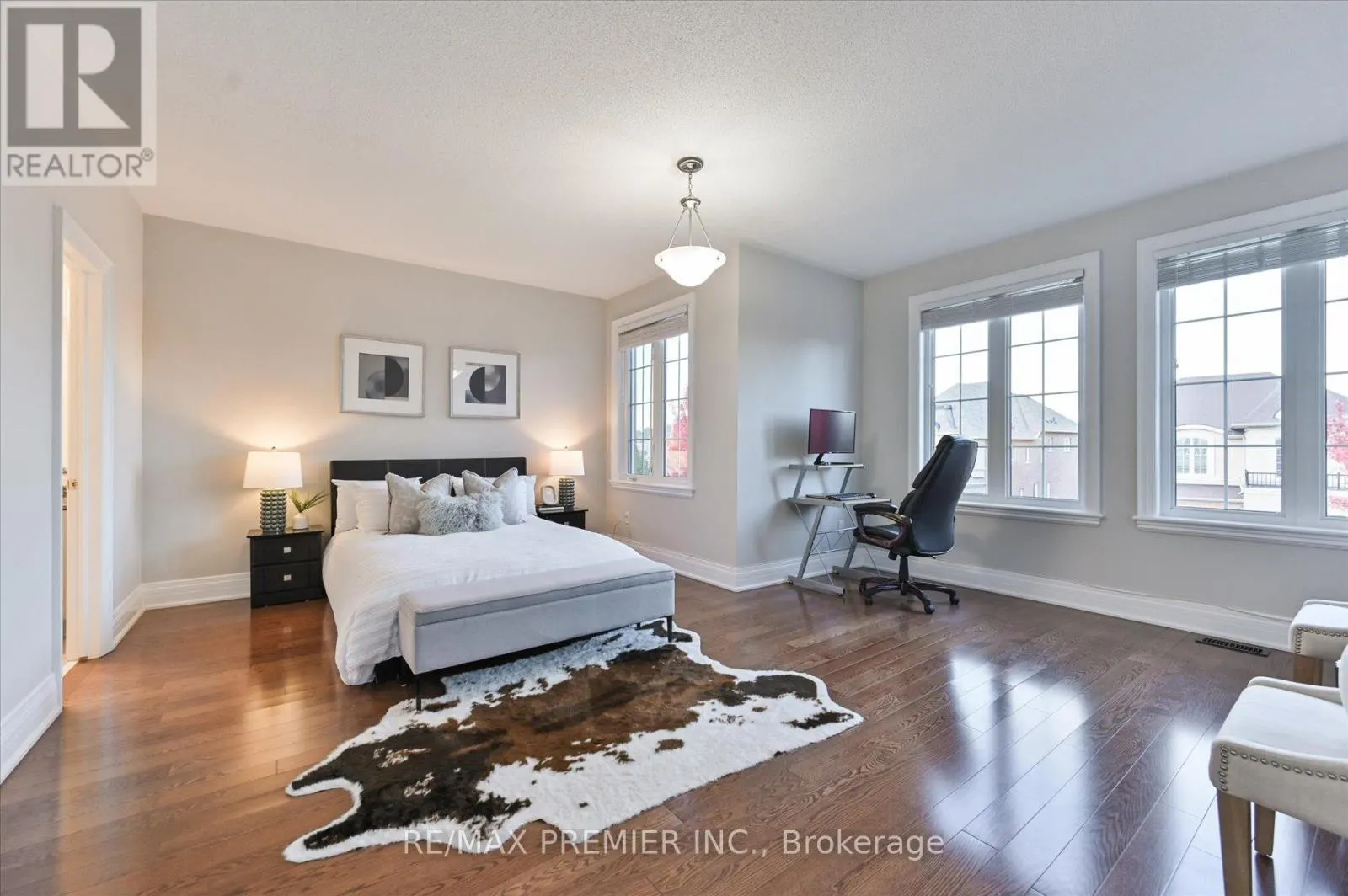 64 HEINTZMAN CRESCENT