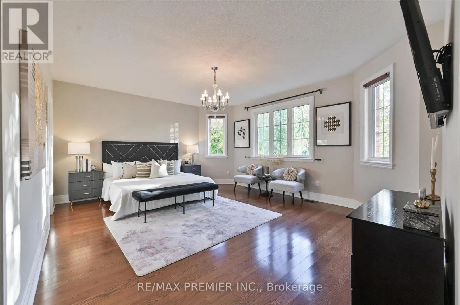 64 HEINTZMAN CRESCENT