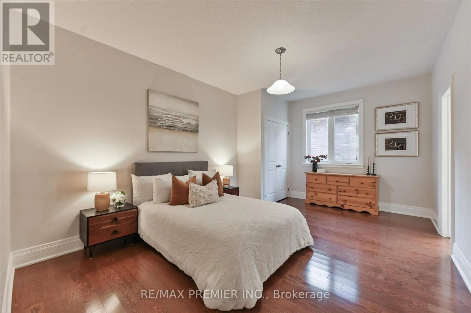 64 HEINTZMAN CRESCENT