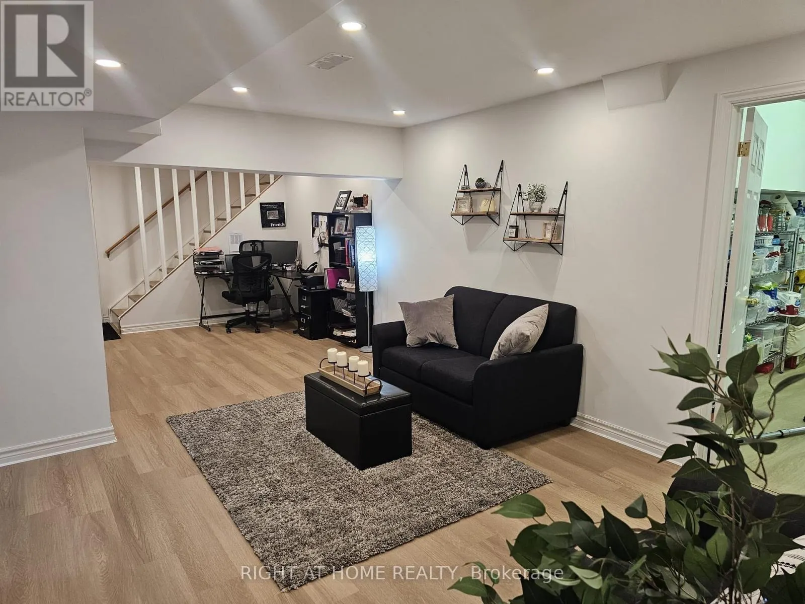 33 COUNTRY HEIGHTS DRIVE