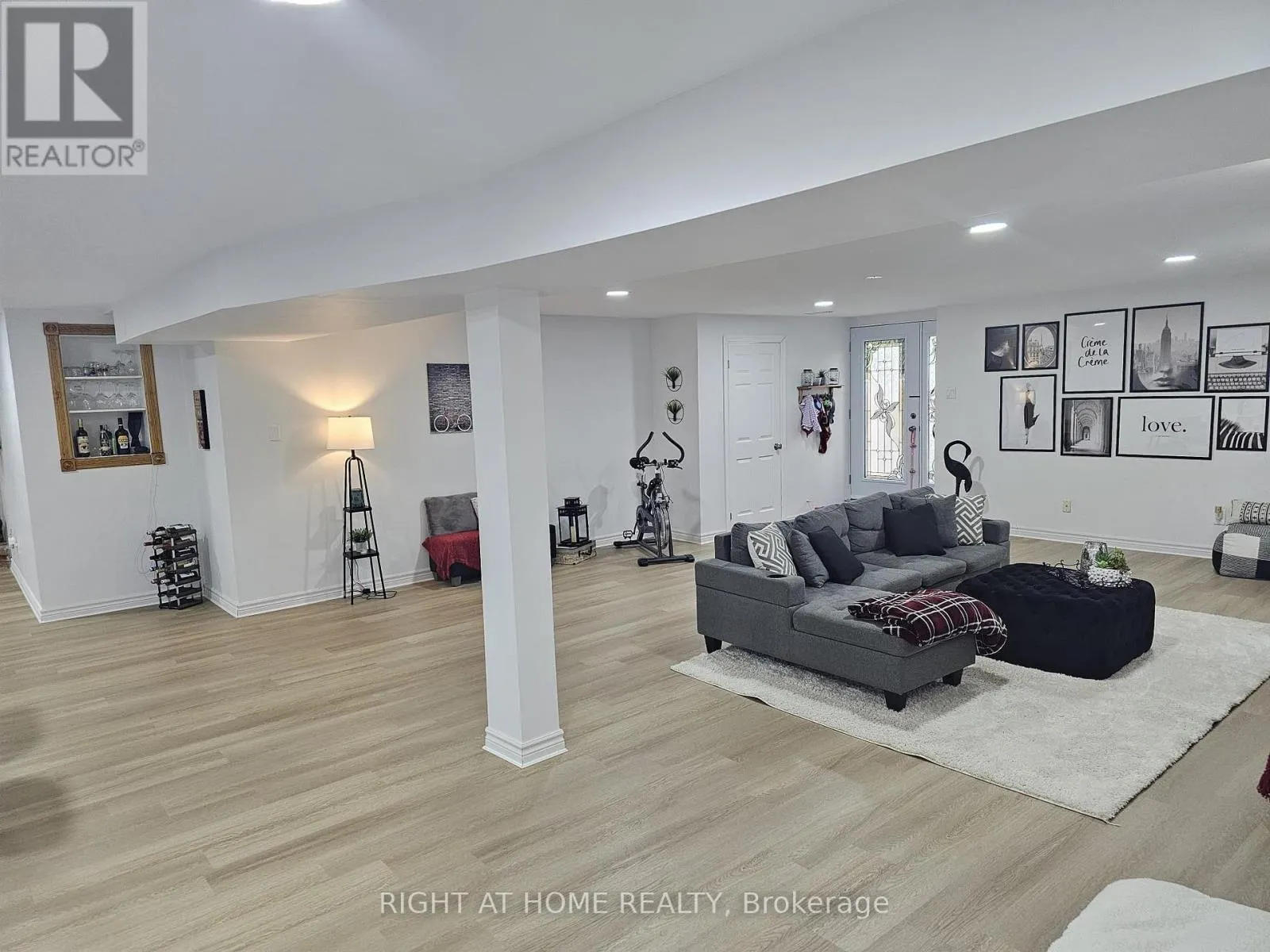 33 COUNTRY HEIGHTS DRIVE
